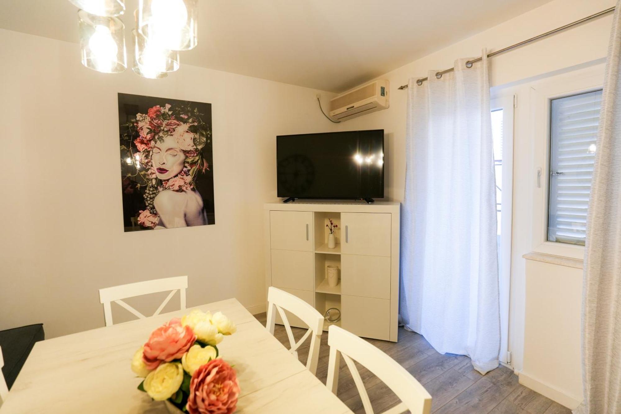 Kaya Prime Location In Old Town Apartment *